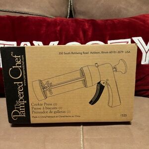 NIB Pampered Chef cookie press